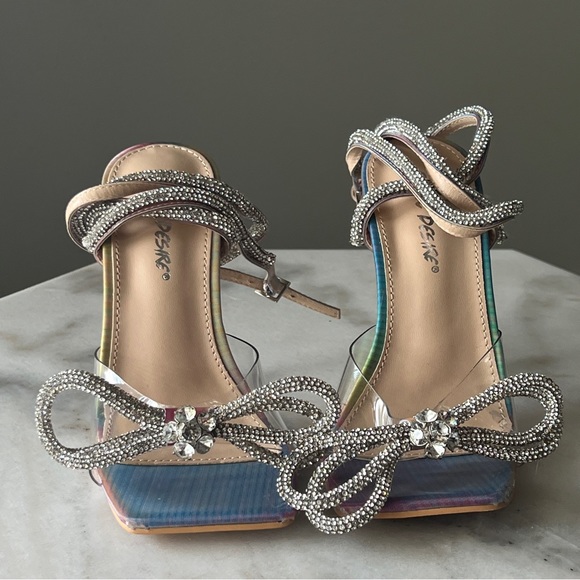 Rhinestone clear bow heels. - Picture 5 of 11
